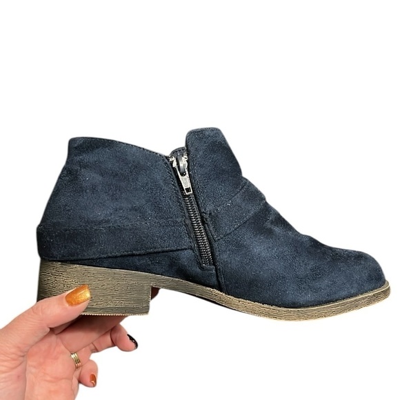 Ataiwee dark blue ankle boots. Very pretty. EUC. - Picture 10 of 12